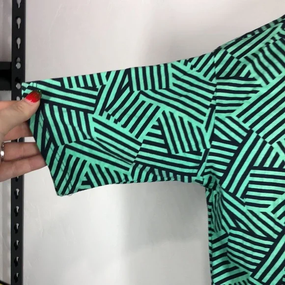 NWT LuLaRoe Irma green and blue geometric print top size xs - Picture 4 of 11